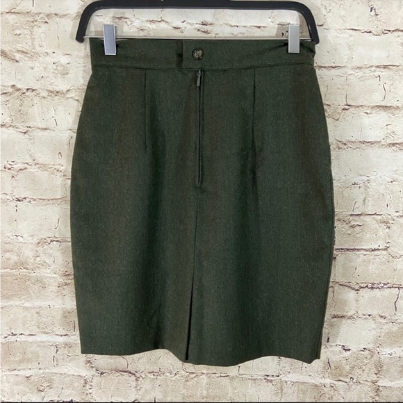 United colors of Benetton olive green wool skirt
Italy size 42 - Picture 4 of 10
